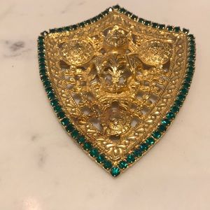 Spectacular vintage emerald green and 18 karat gold brooch